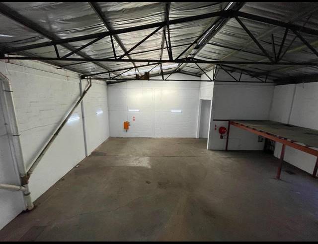 400M² WAREHOUSE TO LET IN SPRINGFIELD